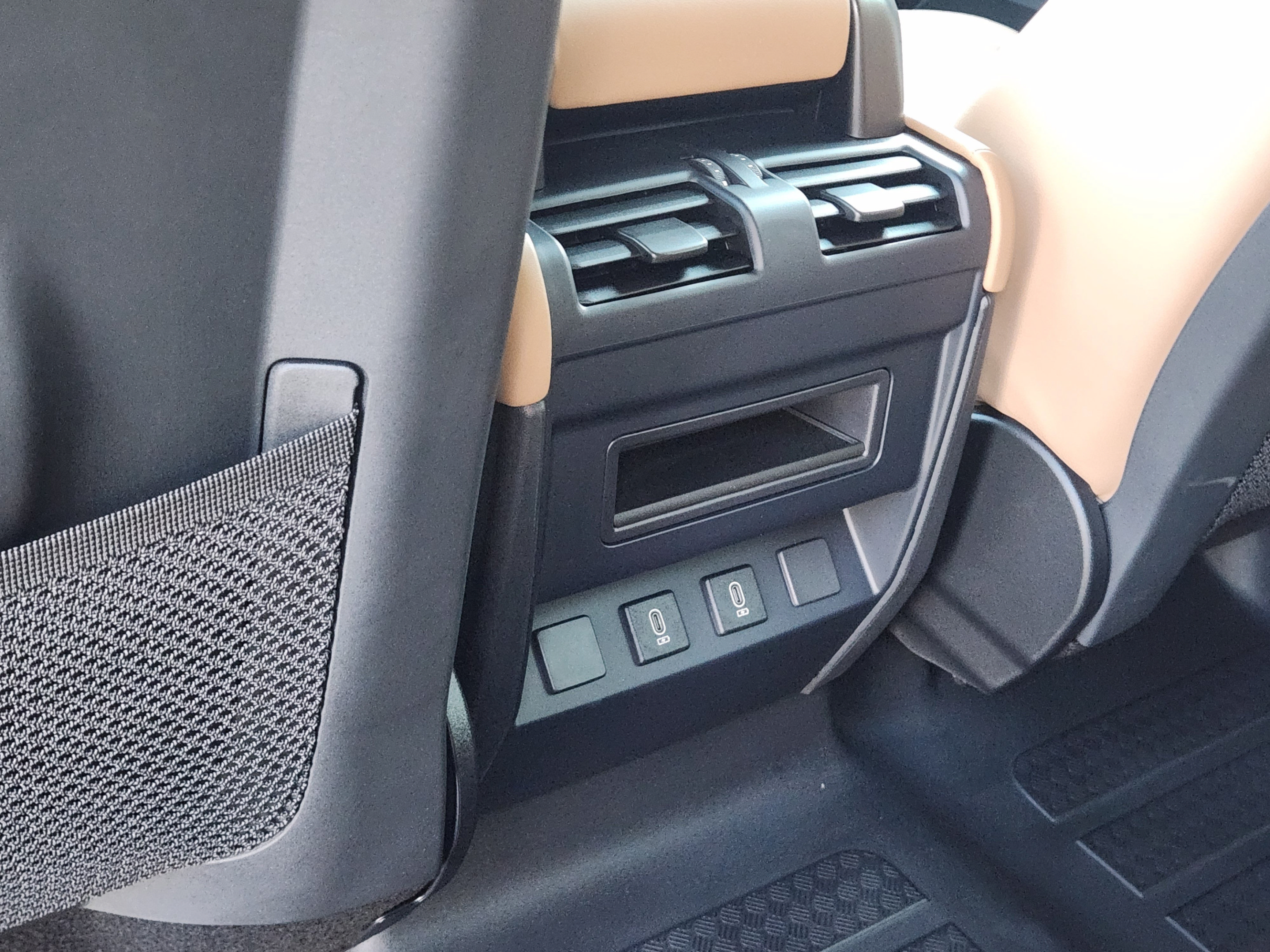Certified 2026 Land Rover Defender 110 X-Dynamic SE AWD/4WD image 26