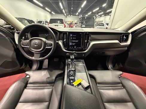 Used 2019 Volvo XC60 T5 Momentum w/ Multimedia Package AWD/4WD image 37