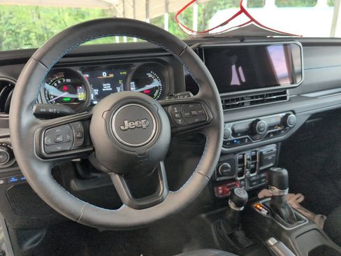 Used 2024 Jeep Wrangler Unlimited Rubicon 4xe AWD/4WD image 12