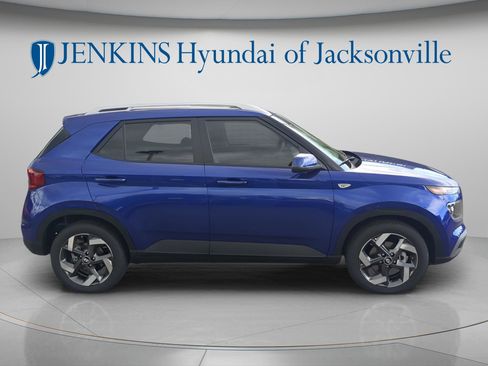 New 2026 Hyundai Venue SEL FWD image 2
