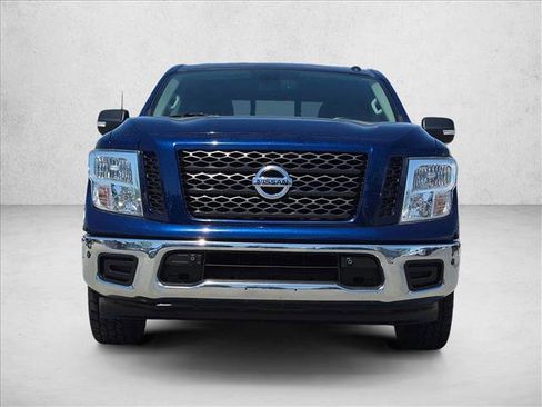 Used 2019 Nissan Titan SV w/ SV Convenience Package RWD image 2