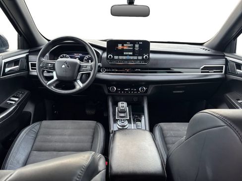 Used 2023 Mitsubishi Outlander SE Black Edition AWD/4WD image 17