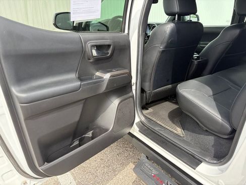 Used 2022 Toyota Tacoma Limited AWD/4WD image 14