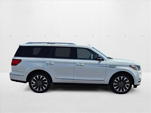 Used 2021 Lincoln Navigator Reserve image 4