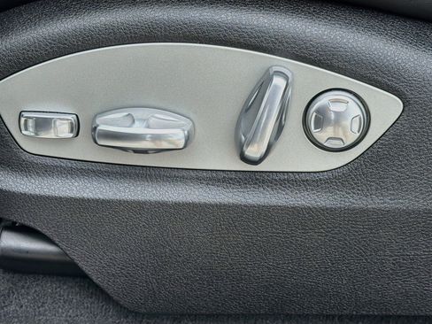 Used 2025 Porsche Macan AWD/4WD image 24