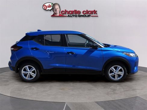 New 2025 Nissan Kicks Play S image 7