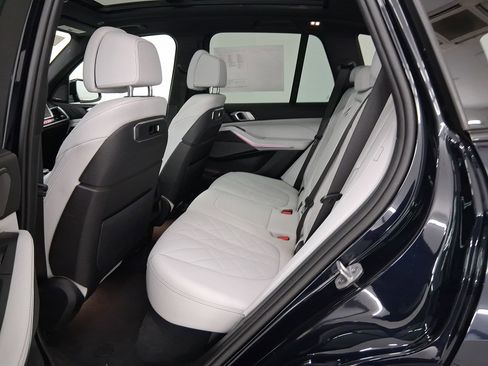 Used 2024 BMW X5 xDrive40i w/ M Sport Package image 12