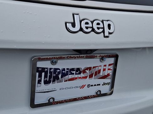 Used 2024 Jeep Compass Limited image 17