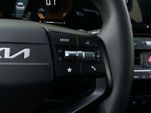 Used 2025 Kia K4 LXS image 35