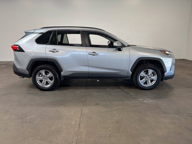 Used 2025 Toyota RAV4 XLE AWD/4WD image 2