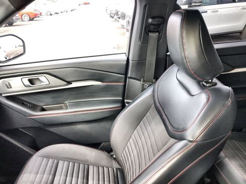 Used 2025 Ford Explorer ST-Line w/ ST-Line Street Pack image 24