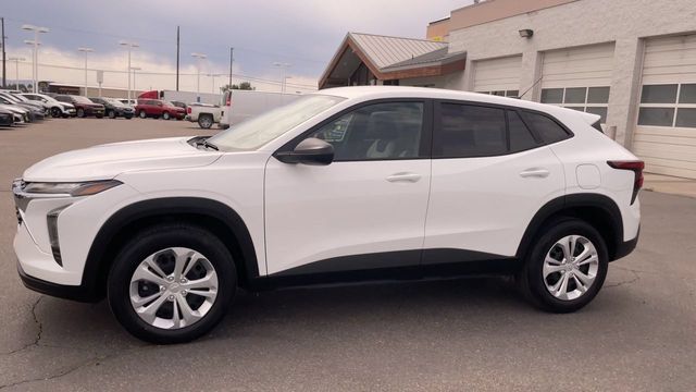 Used 2026 Chevrolet Trax LS FWD image 6