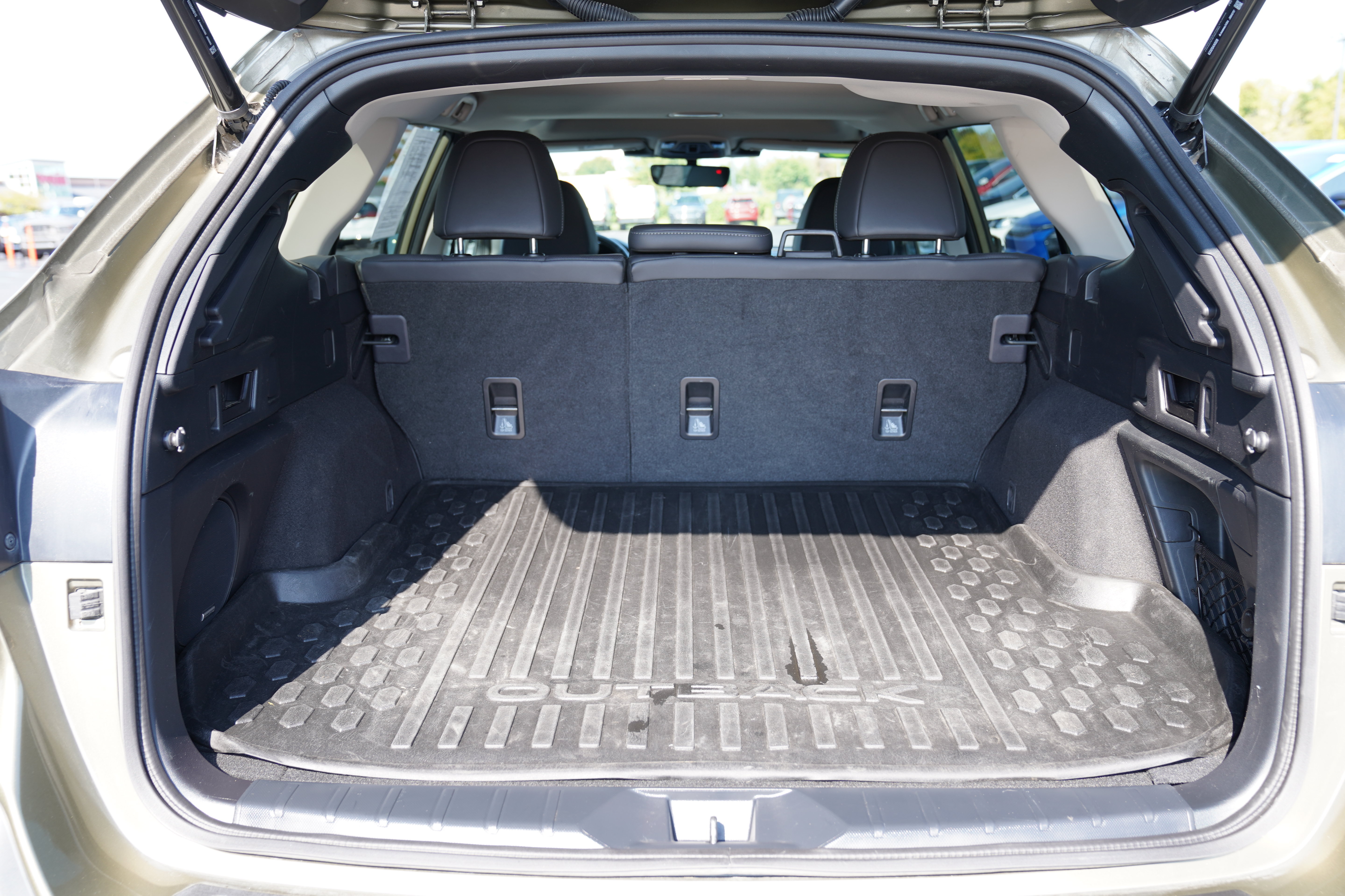 Used 2025 Subaru Outback Limited AWD/4WD image 8
