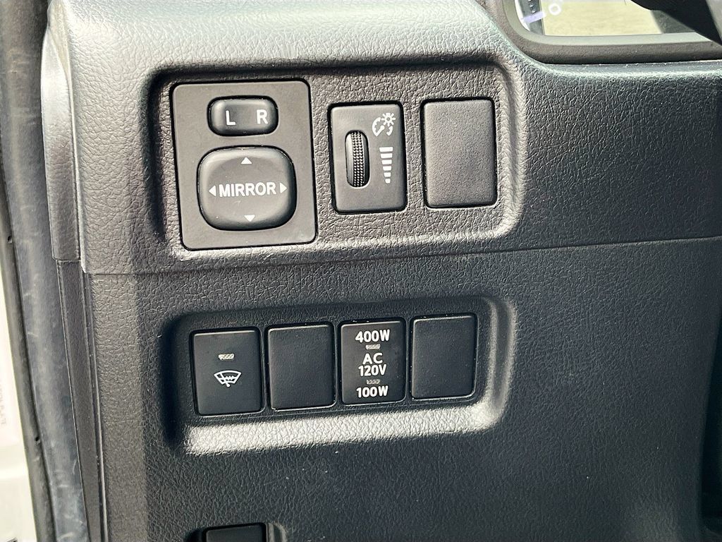 Used 2018 Toyota 4Runner TRD Off-Road Premium AWD/4WD image 10