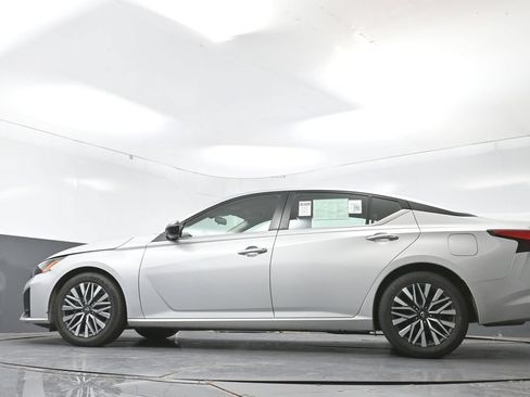 Used 2024 Nissan Altima 2.5 SV FWD image 52