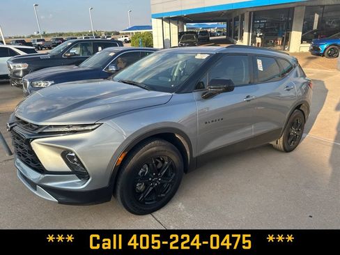 Used 2025 Chevrolet Blazer LT w/ Midnight/Sport Edition FWD image 2