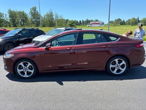 Used 2015 Ford Fusion SE FWD image 10