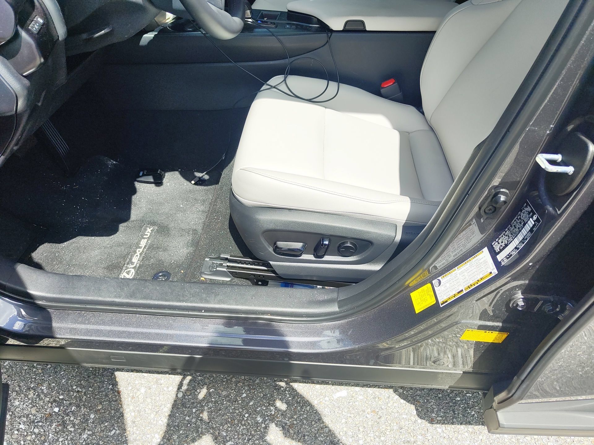 Used 2025 Lexus UX 300h FWD w/ Accessory Package (Z2) image 16