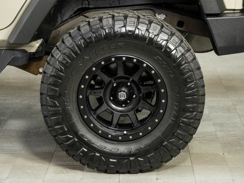 Used 2018 Jeep Wrangler Unlimited Sport w/ Connectivity Group AWD/4WD image 34