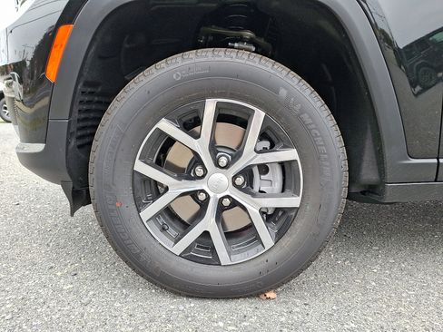 New 2025 Jeep Grand Cherokee L Limited w/ Trailer Tow Package image 4