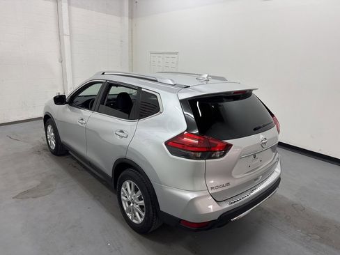 Used 2017 Nissan Rogue SV w/ SV Family Package image 18