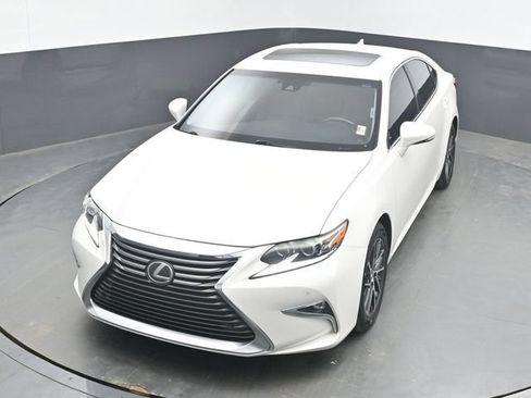 Used 2017 Lexus ES 350 w/ Luxury Package FWD image 32