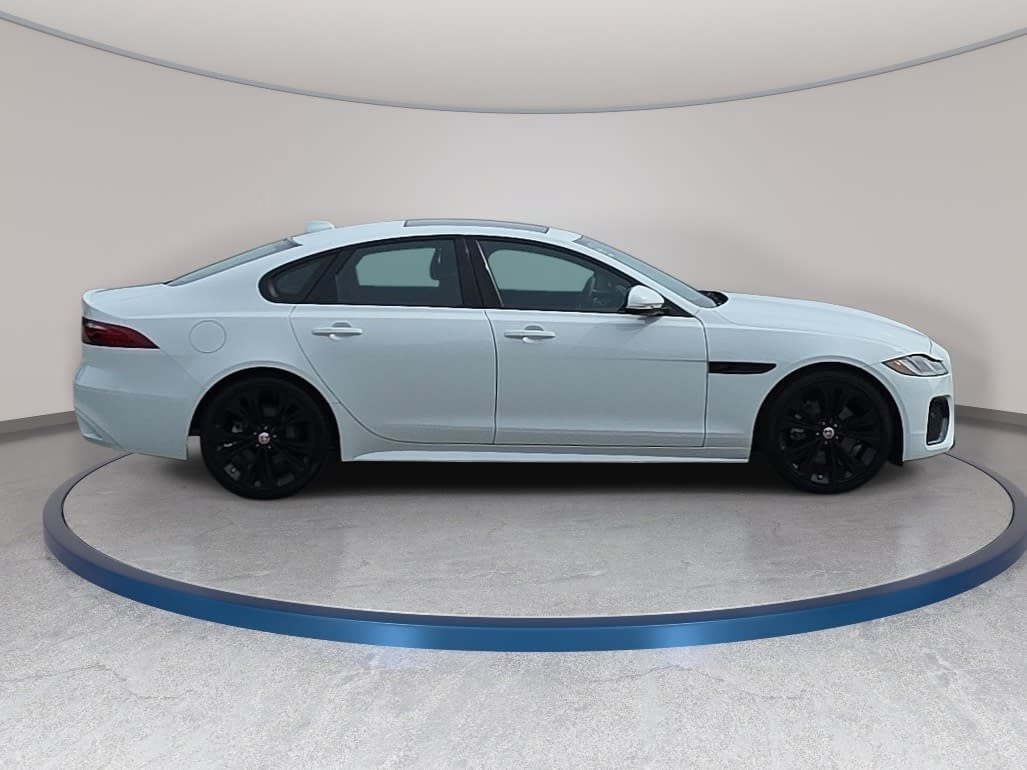 Used 2023 Jaguar XF R-Dynamic SE AWD/4WD image 4