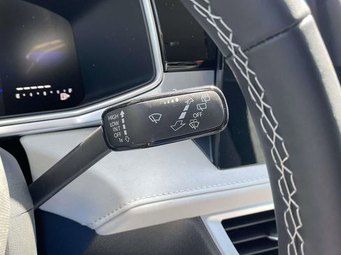 New 2026 Volkswagen Taos SE FWD image 23
