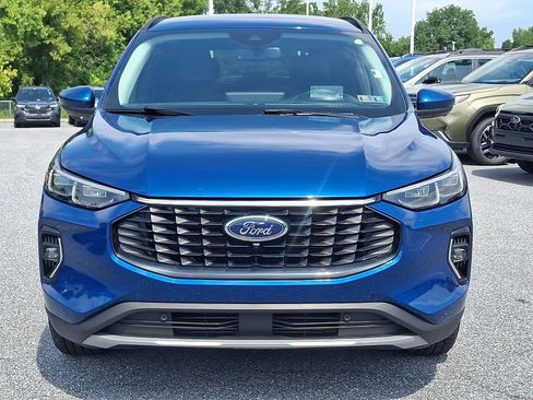 Used 2023 Ford Escape Platinum w/ Premium Technology Package AWD/4WD image 2
