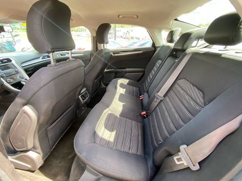 Used 2016 Ford Fusion SE FWD image 14