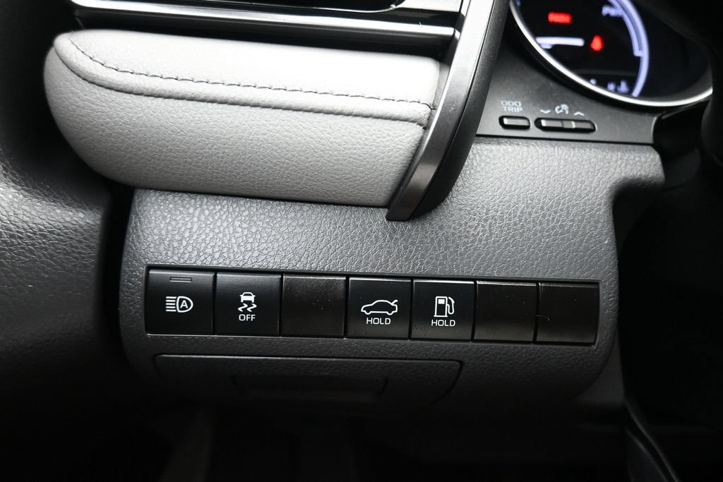 Used 2021 Toyota Camry LE FWD image 25