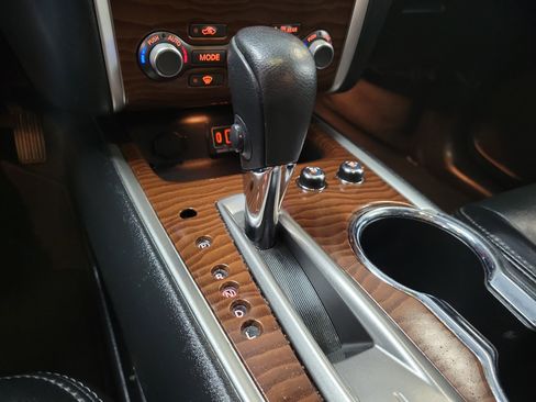 Used 2020 Nissan Pathfinder Platinum image 28