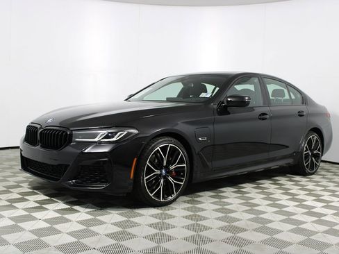 Used 2023 BMW 530e w/ M Sport Package image 3