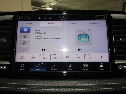 Used 2023 Chrysler Pacifica Touring-L FWD image 12