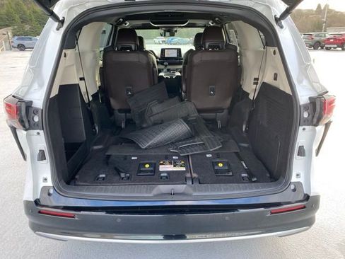 Used 2022 Toyota Sienna Platinum image 8