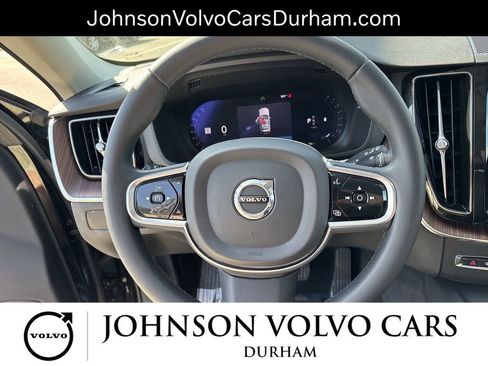 Used 2023 Volvo XC60 B5 Plus AWD/4WD image 11