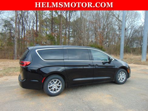New 2026 Chrysler Pacifica Select FWD image 15
