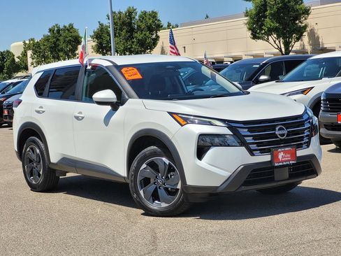 Used 2024 Nissan Rogue SV AWD/4WD image 2