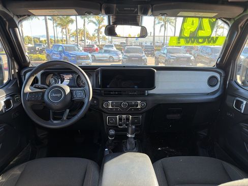 Used 2024 Jeep Wrangler Unlimited Sport image 14
