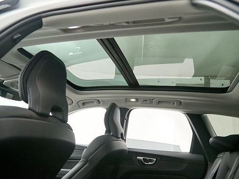 Certified 2025 Volvo XC60 B5 Plus AWD/4WD image 21