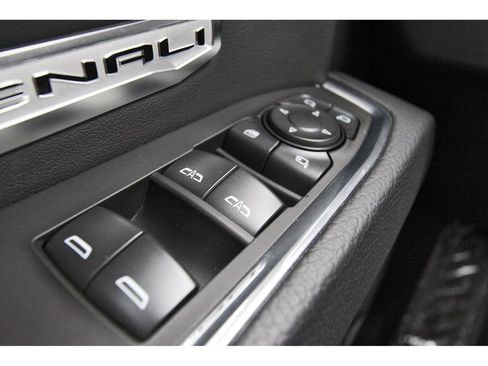 Used 2025 GMC Sierra 1500 Denali w/ Denali Reserve Package AWD/4WD image 19