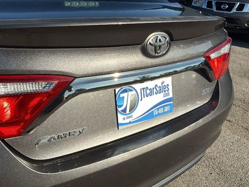 Used 2015 Toyota Camry SE image 18
