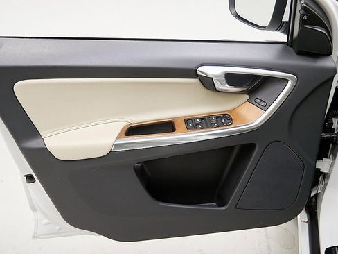 Used 2017 Volvo XC60 T5 Inscription w/ Preferred Option Package image 10