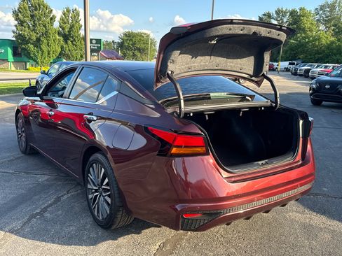 Used 2024 Nissan Altima 2.5 SV FWD image 17