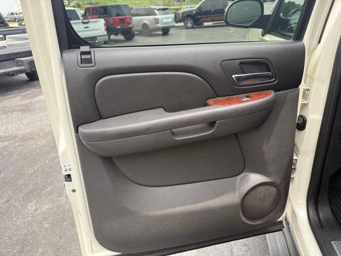 Used 2013 Chevrolet Avalanche LTZ AWD/4WD image 80