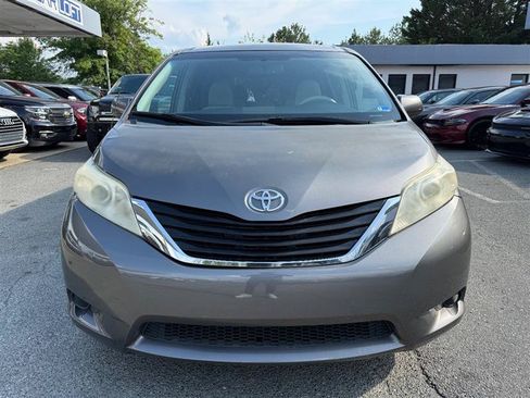 Used 2012 Toyota Sienna LE FWD image 2