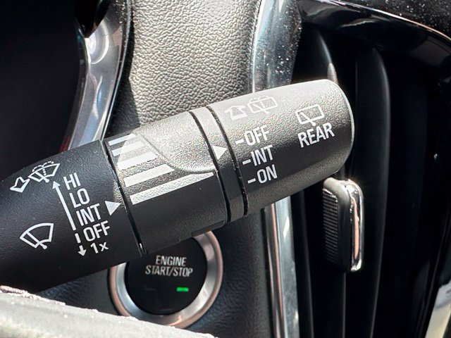 Used 2023 Chevrolet Traverse RS FWD image 18