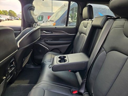 Certified 2024 Jeep Grand Cherokee Overland w/ Luxury Tech Group IV image 16