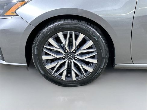 Used 2023 Nissan Altima 2.5 SV image 8