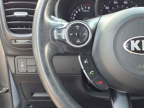 Used 2017 Kia Soul FWD image 17